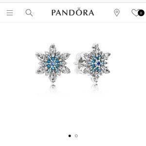 PRESALE! Pandora Snowflake Earrings ❄️