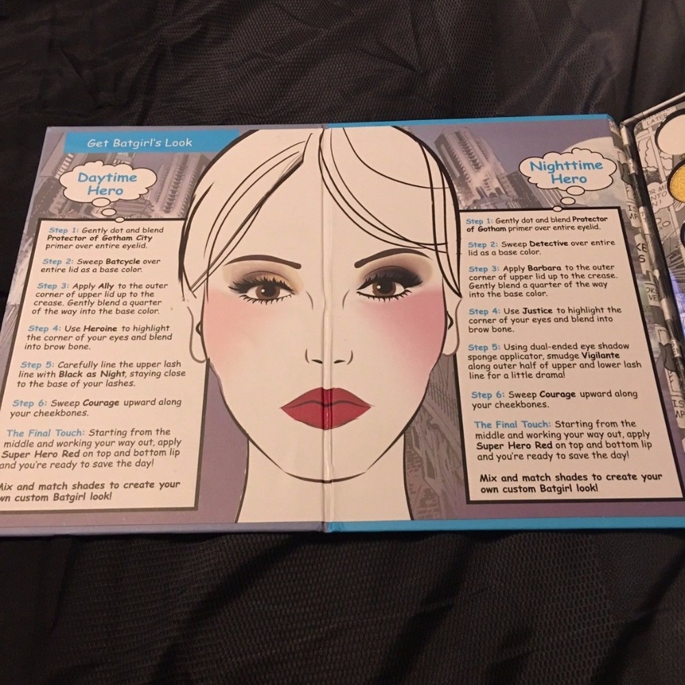 D.C. Batgirl Comic Beauty Book NIP - Picture 4 of 5