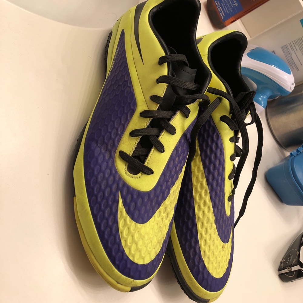 Indoor shoes