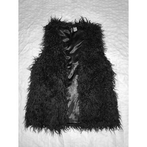H&M faux-fur black vest. Size 8.