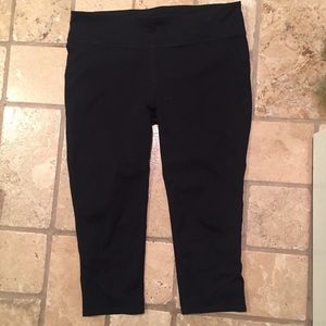 Fabletics capri length workout pants. XL