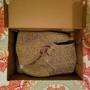 Toms cheetah suede print desert wedges