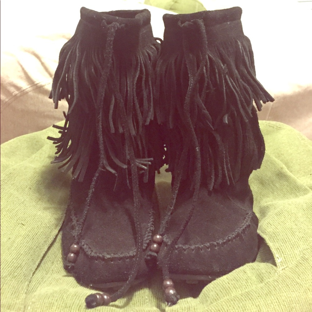 Minnetonka Moccasin Fringed Boots size 6.5