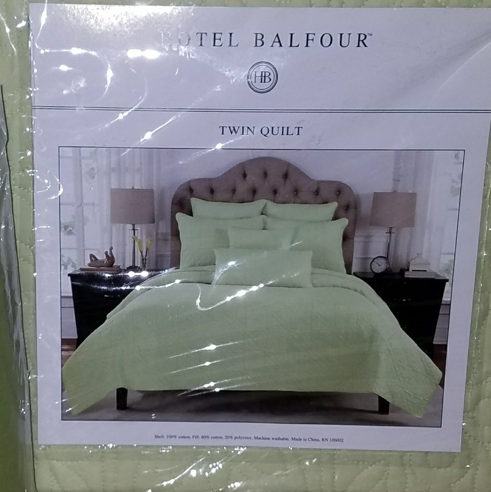 NEW Green quilt set!!