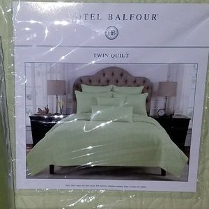 NEW Green quilt set!!