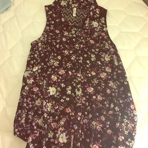 Floral sleeveless button down top