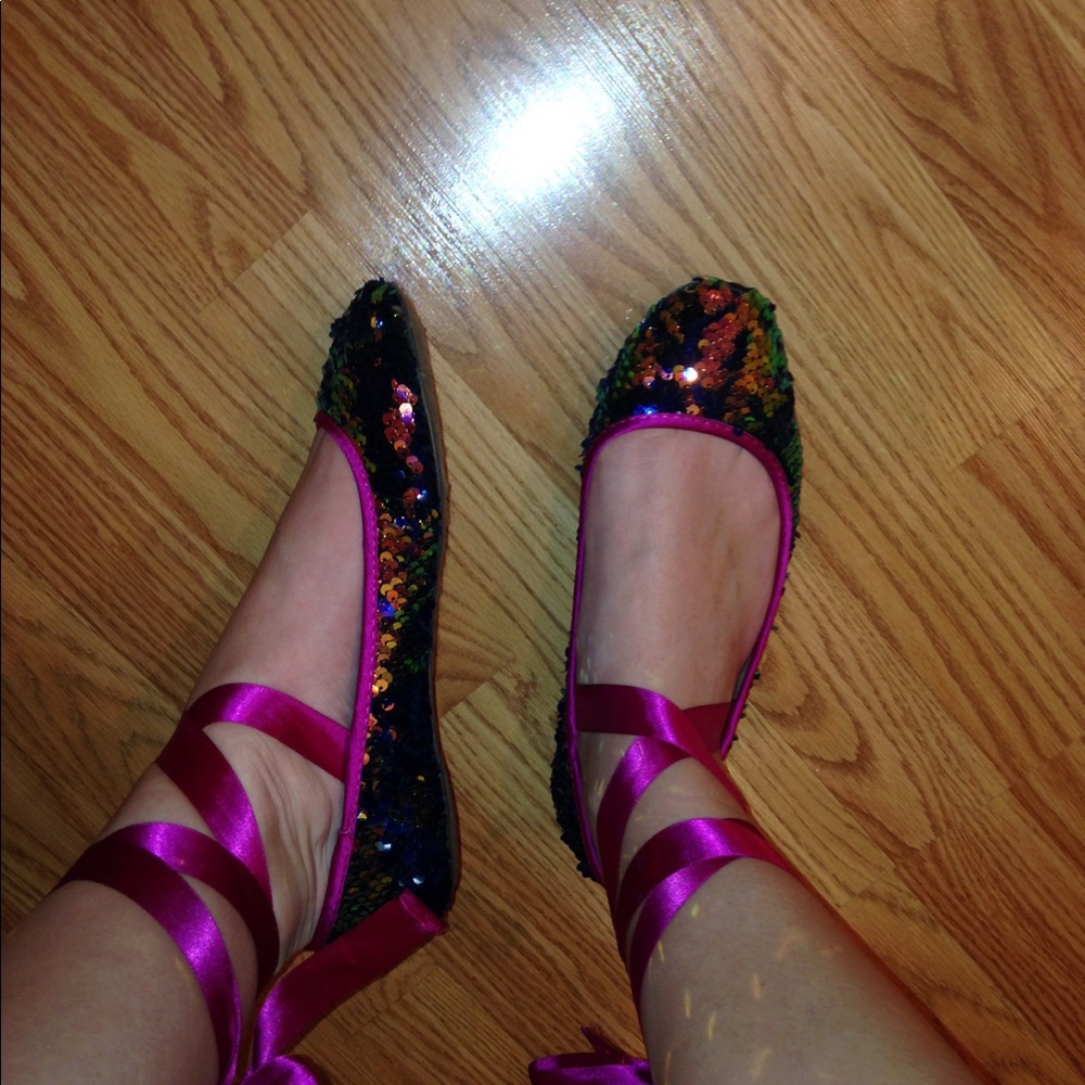 Sequin and lace ballet flats!