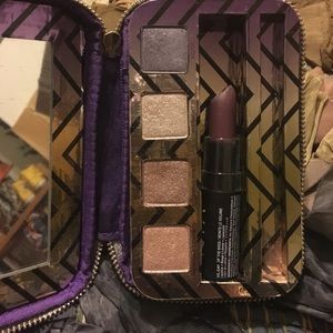 Urban decay eyeshadow palette +bonus lipstick