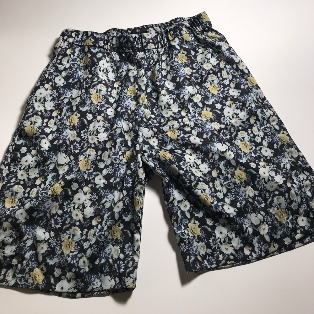 Black and Yellow White Lotus Florals Print Shorts