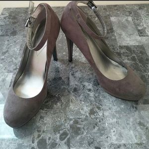 Guess Platform Pumps