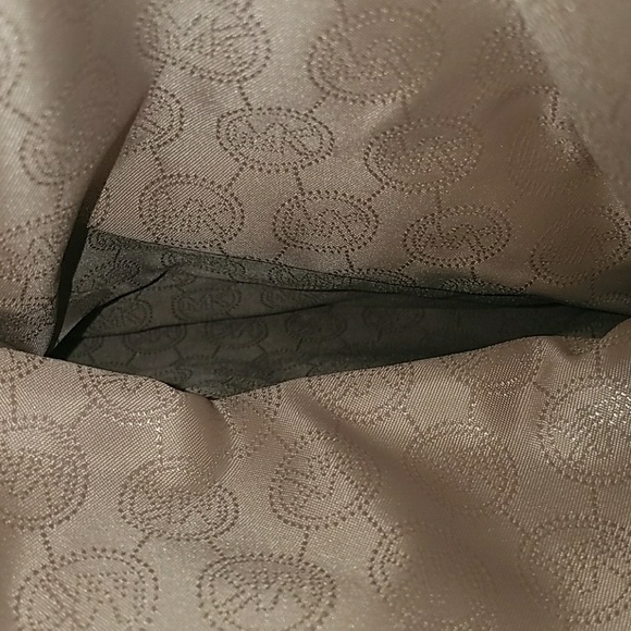 Michael Kors cross body and hand bag - Picture 3 of 6