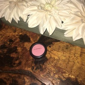 MAC blush