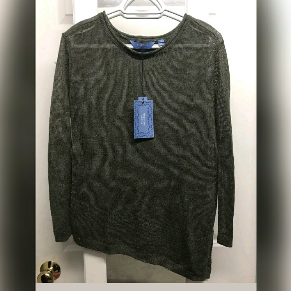 ⬇Simply Vera Wang sweater