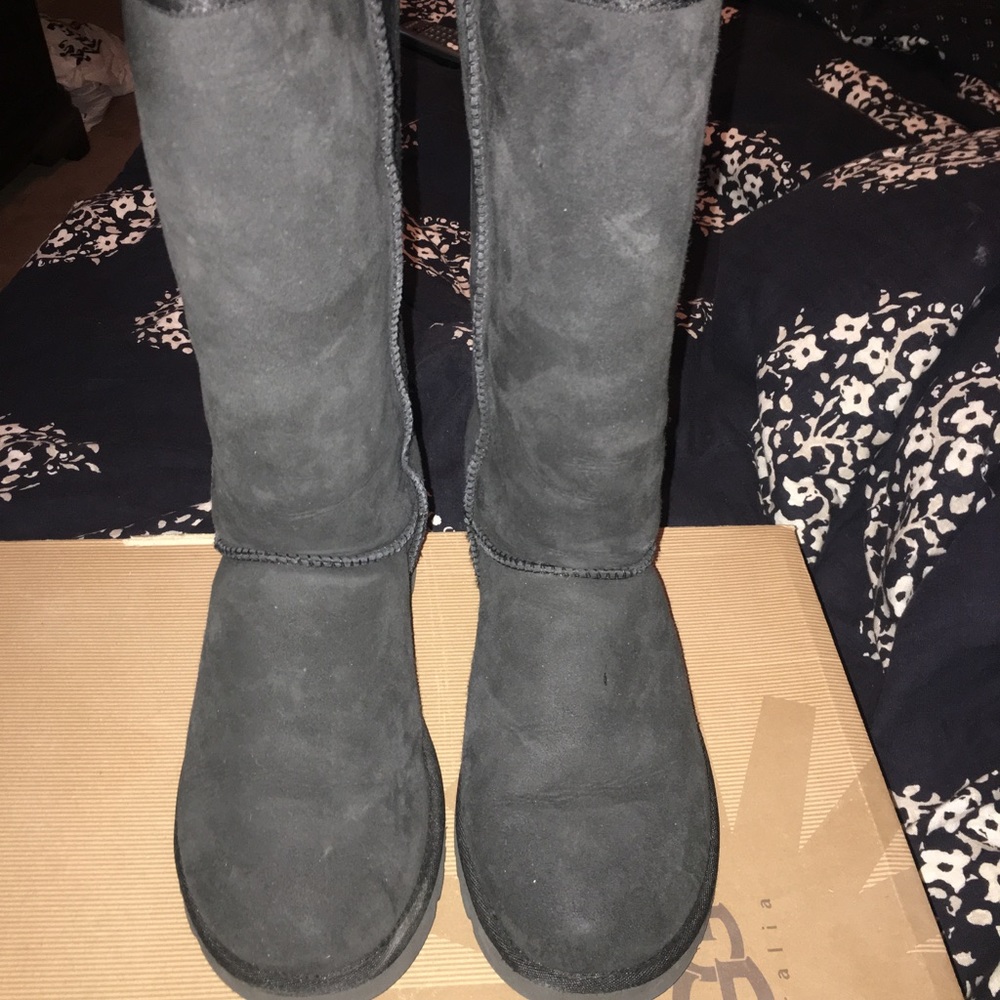 Black uggs