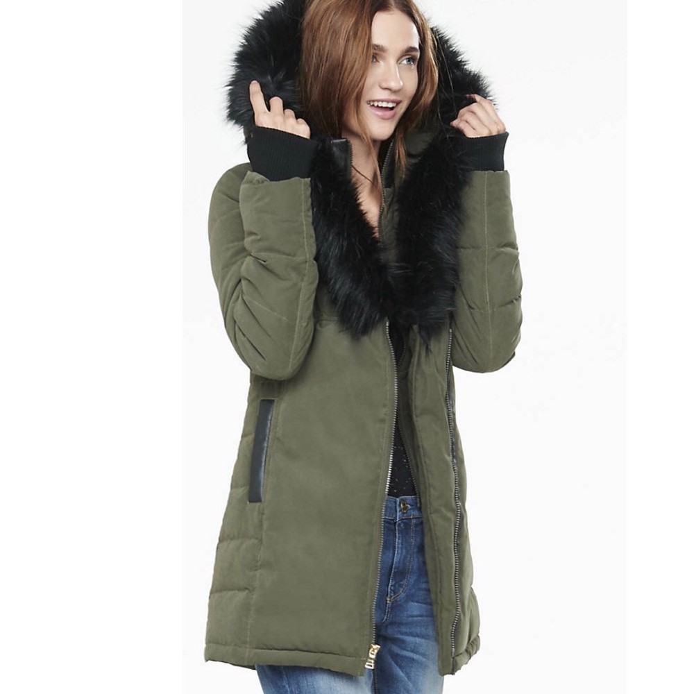 🔥NEW LISTING🔥Express Olive Green Puffer Coat