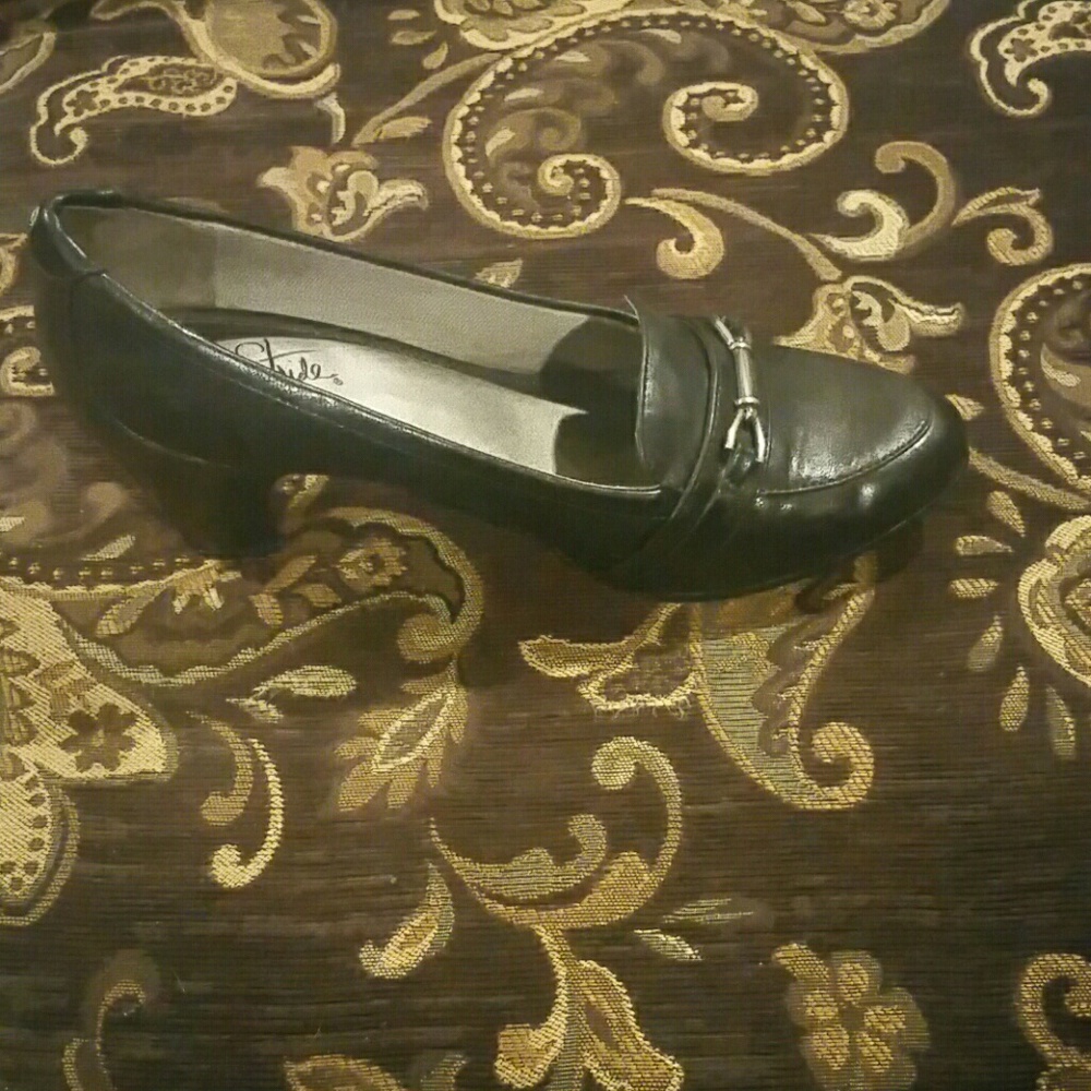Shoes - Picture 2 of 6
