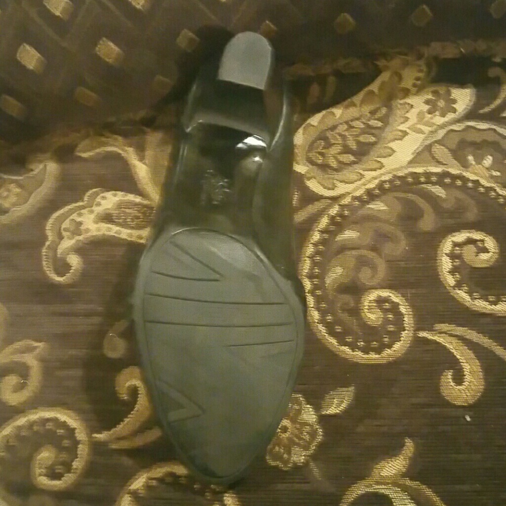 Shoes - Picture 5 of 6