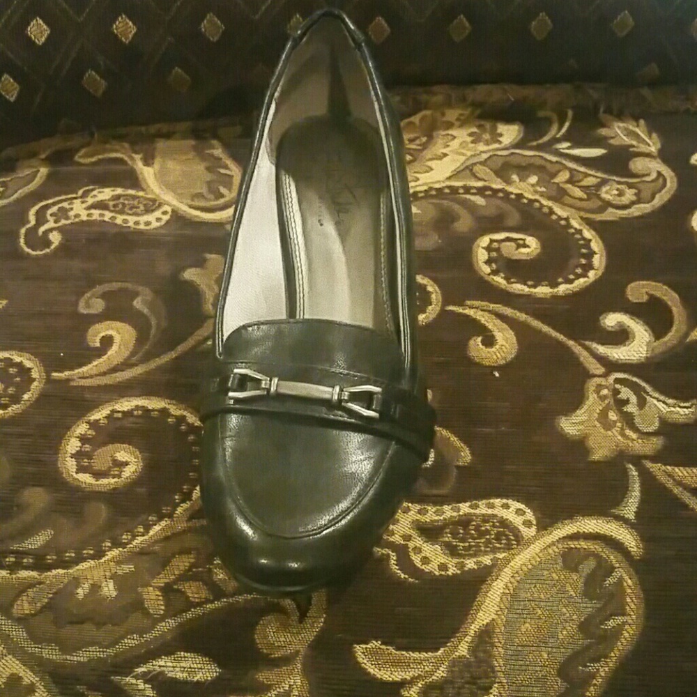 Shoes - Picture 6 of 6