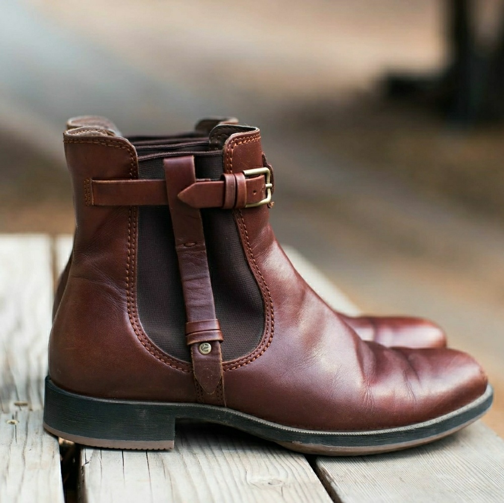 Ecco Brown Leather Chelsea Boots!