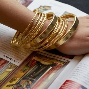 💙HP💙 NWOT Gold Bangle Set