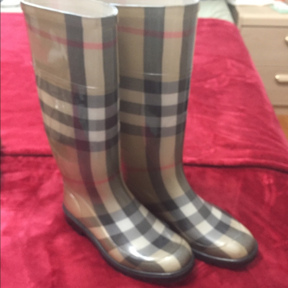 Women's Burberry rain boots