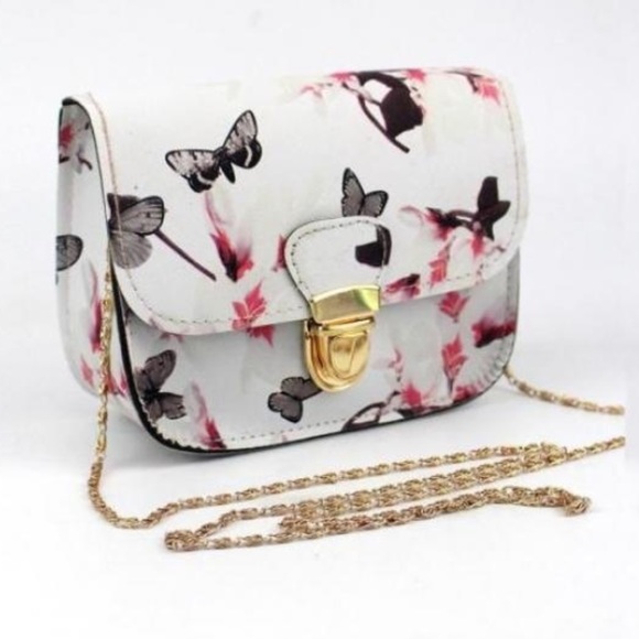 BOUTIQUE Handbags - NEW ADORABLE SMALL FLORAL MESSENGER