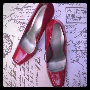 ❤️ SALE! Nine West Red Patent Pumps
