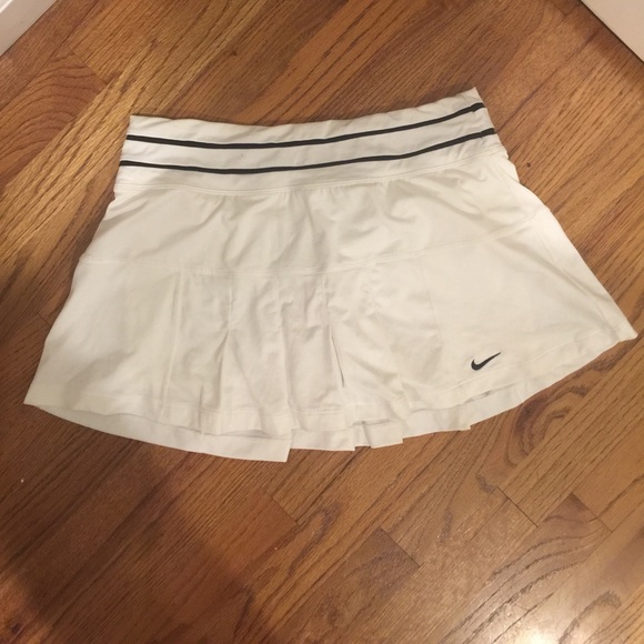 Nike athletic skirt - pleated white with navy trim