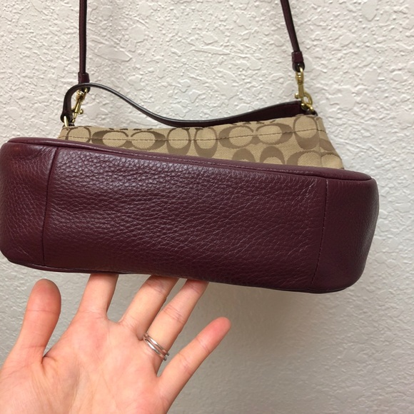 Coach logo crossbody purse - Picture 4 of 6