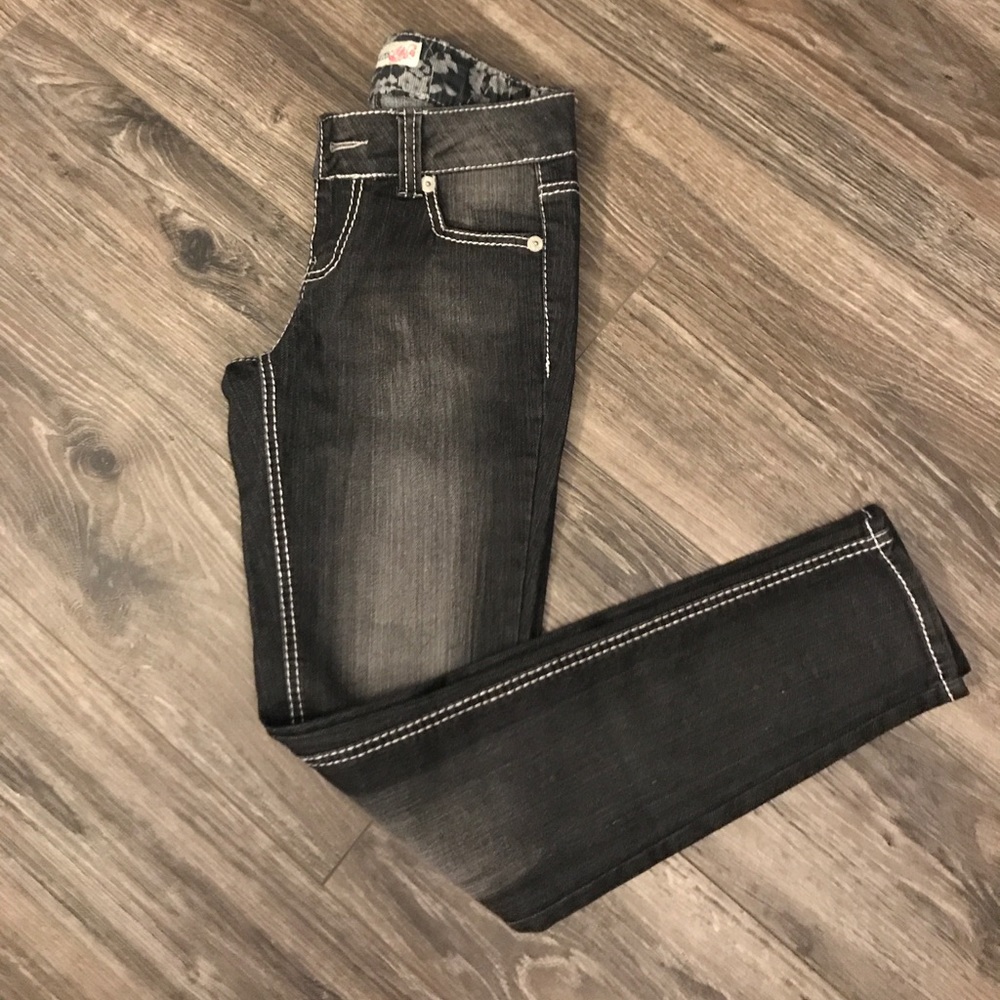Like new Paris Blues skinny jeans sz 5