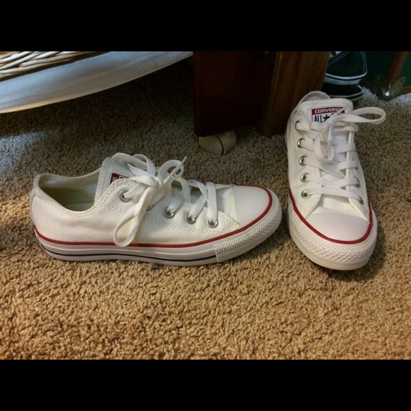 White converse - Picture 1 of 3
