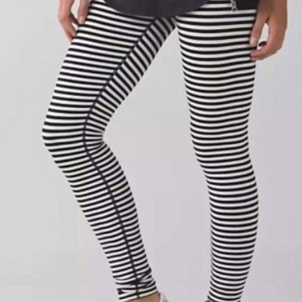 Black and White striped wunder under leggings!