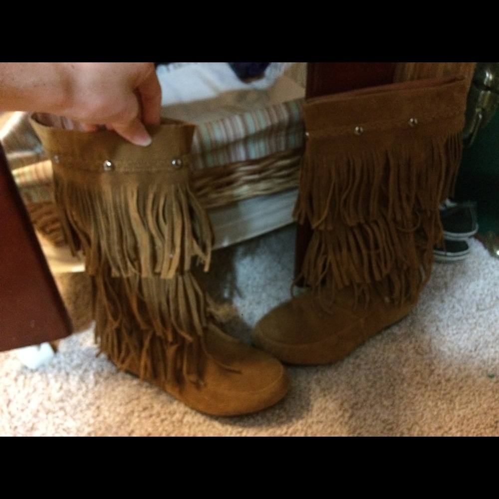 Fringe boots