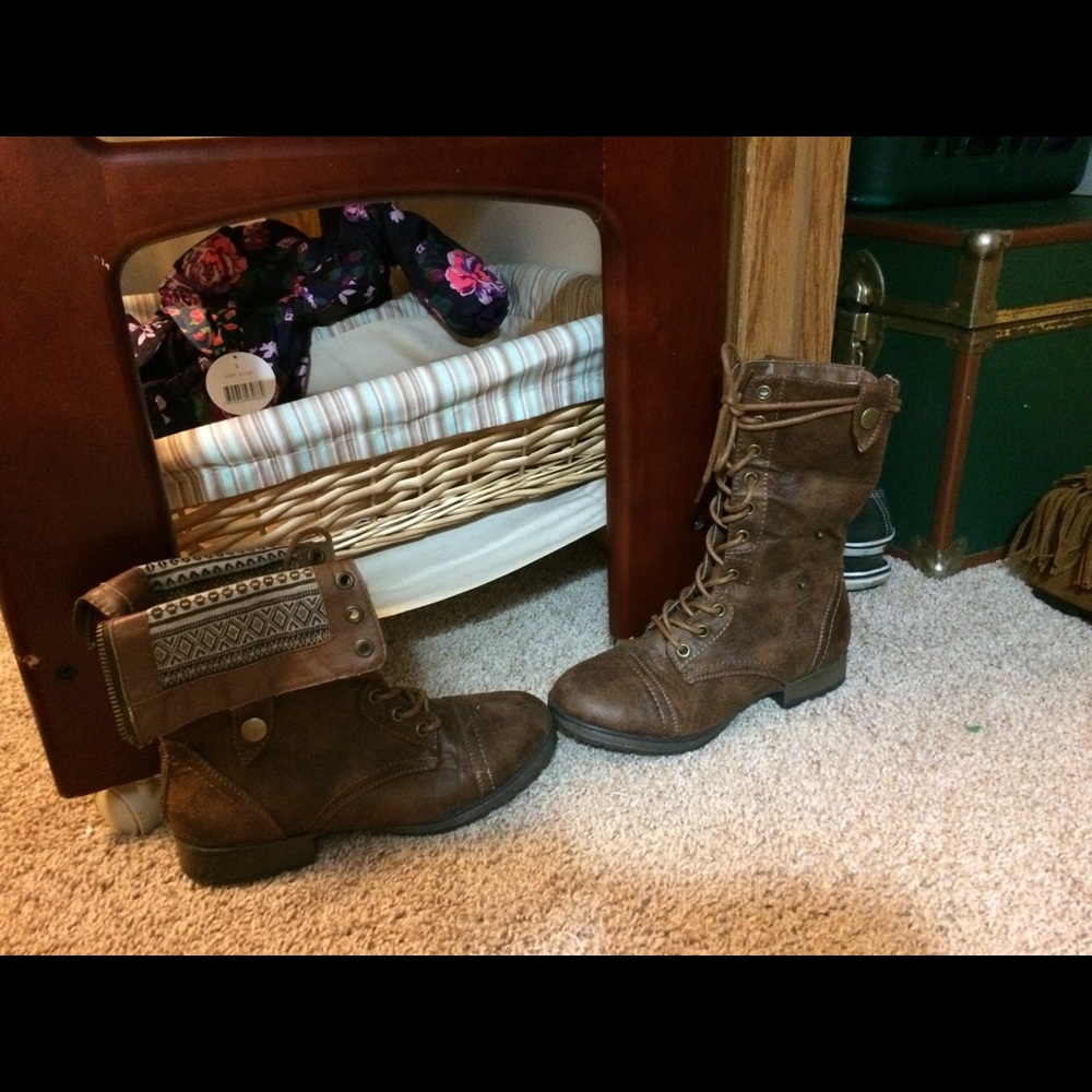 Combat boots. Can be worn two different ways