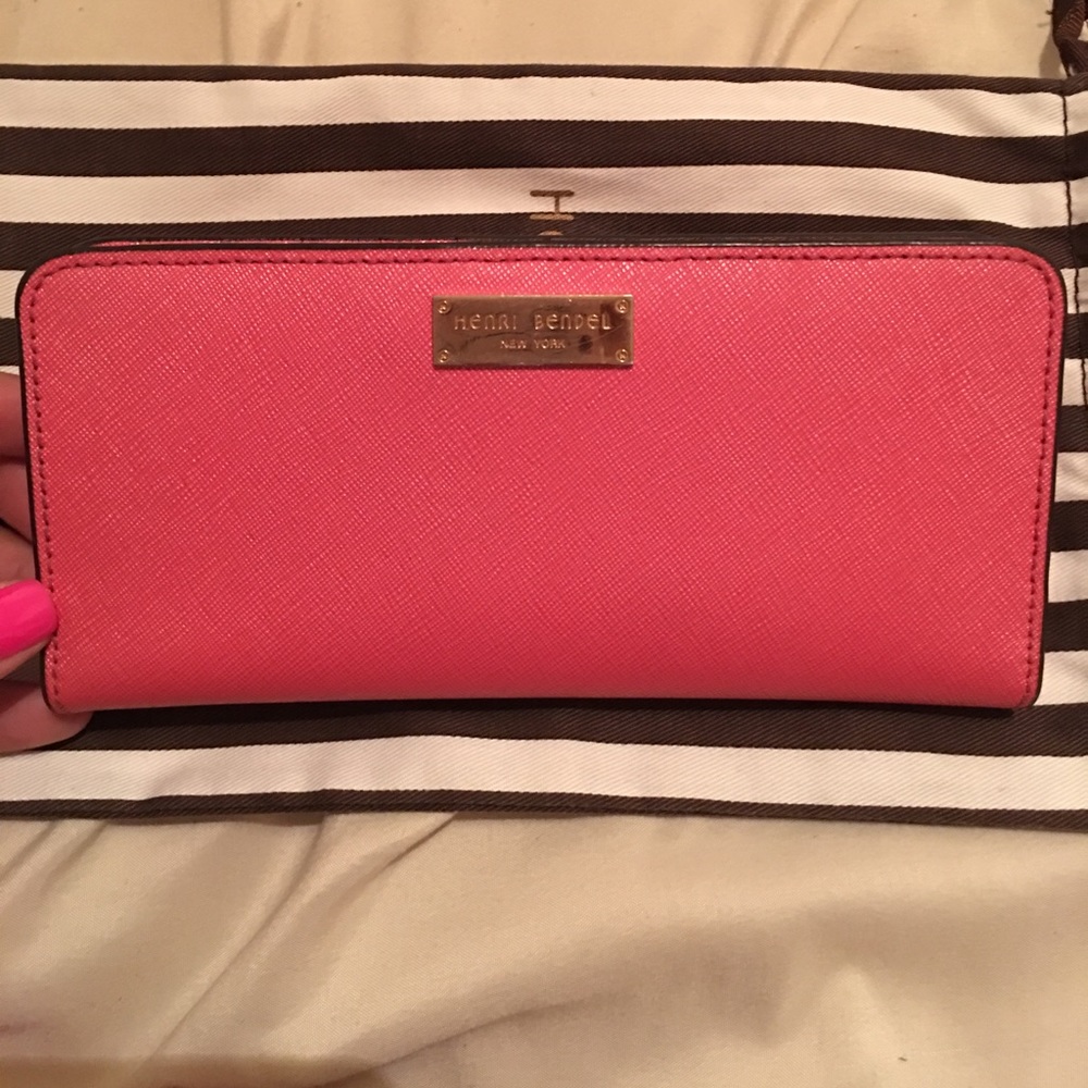 Henri Bendel Wallet