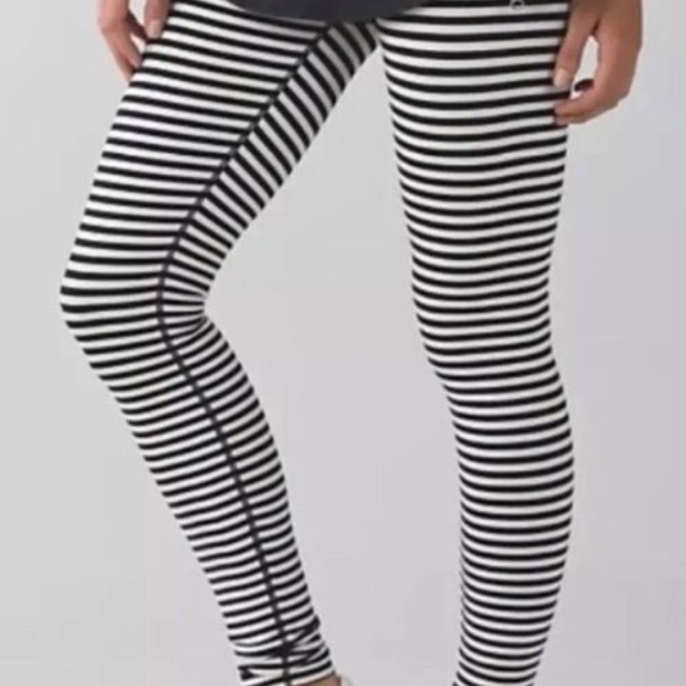 Black and white wunder under leggings!!