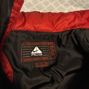 NIKE ACG PUFFER JACKET RED BLACK