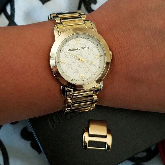 MICHAEL KORS GOLD WATCH