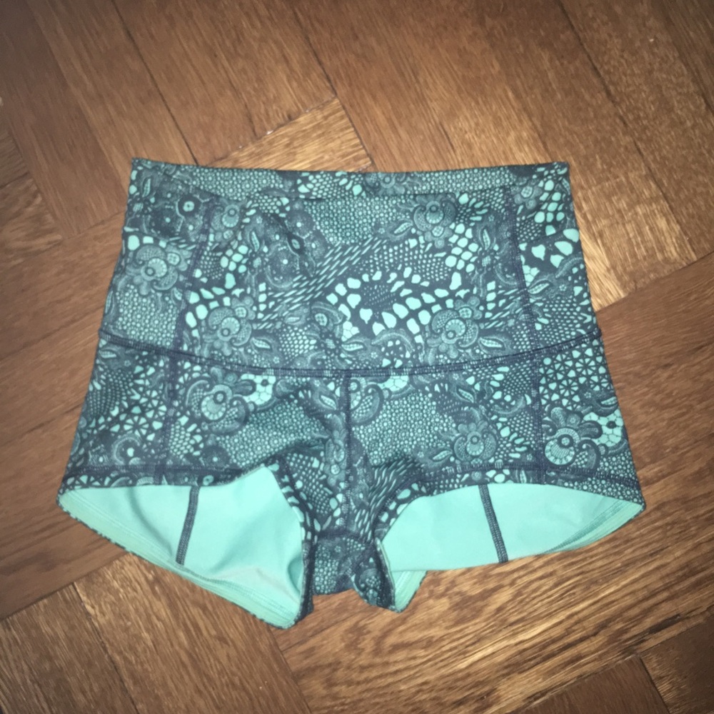 Green lululemon boogie shorts!