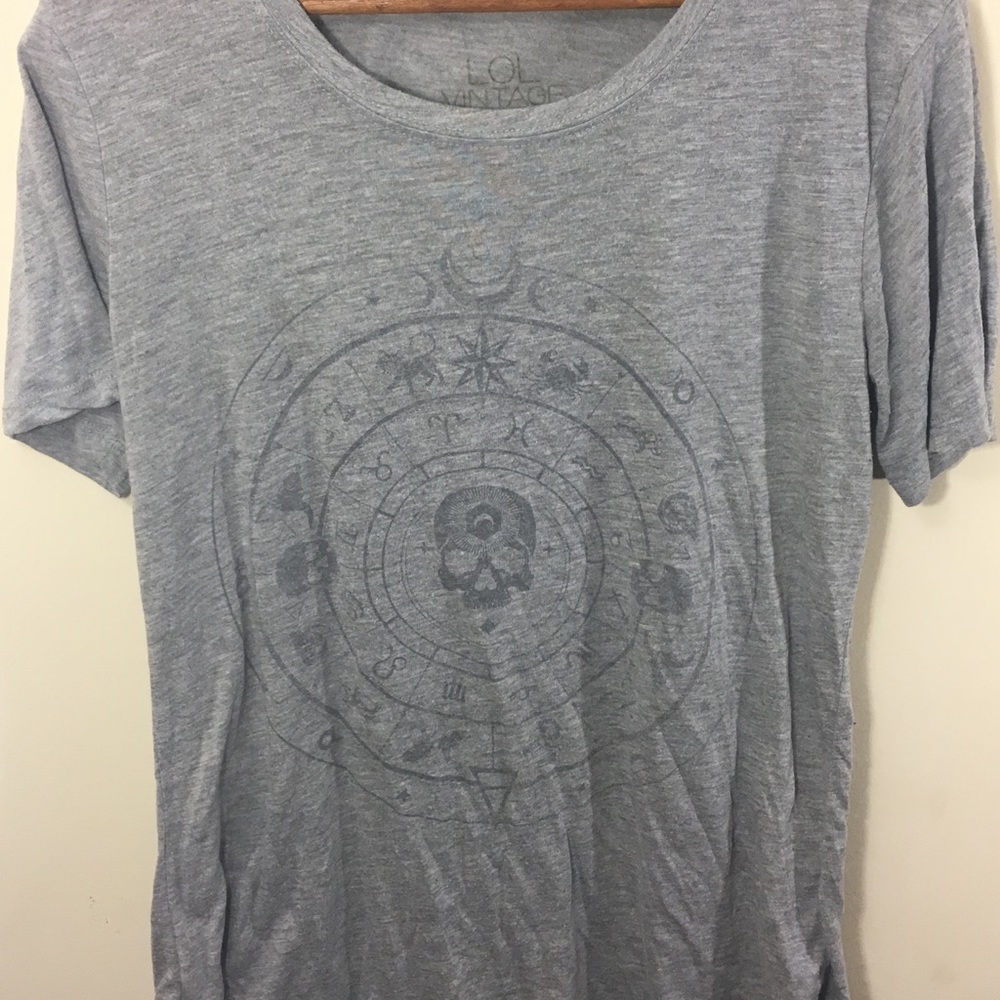 🕷👻🎃Grey skull zodiac tee shirt