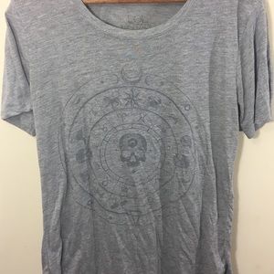🕷👻🎃Grey skull zodiac tee shirt