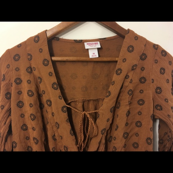 Floral designed crop wrap shirt - Picture 2 of 3