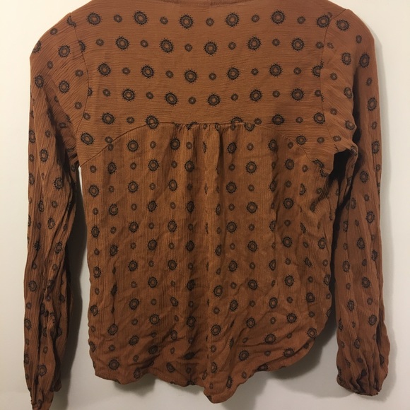 Floral designed crop wrap shirt - Picture 3 of 3