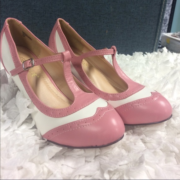 Wing Tipped Retro Pink White Heels Shoes Vintage - Picture 2 of 4