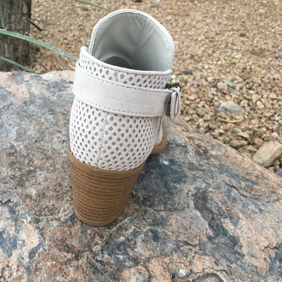 LAST ONE! Tobin oatmeal ankle bootie - Picture 3 of 4