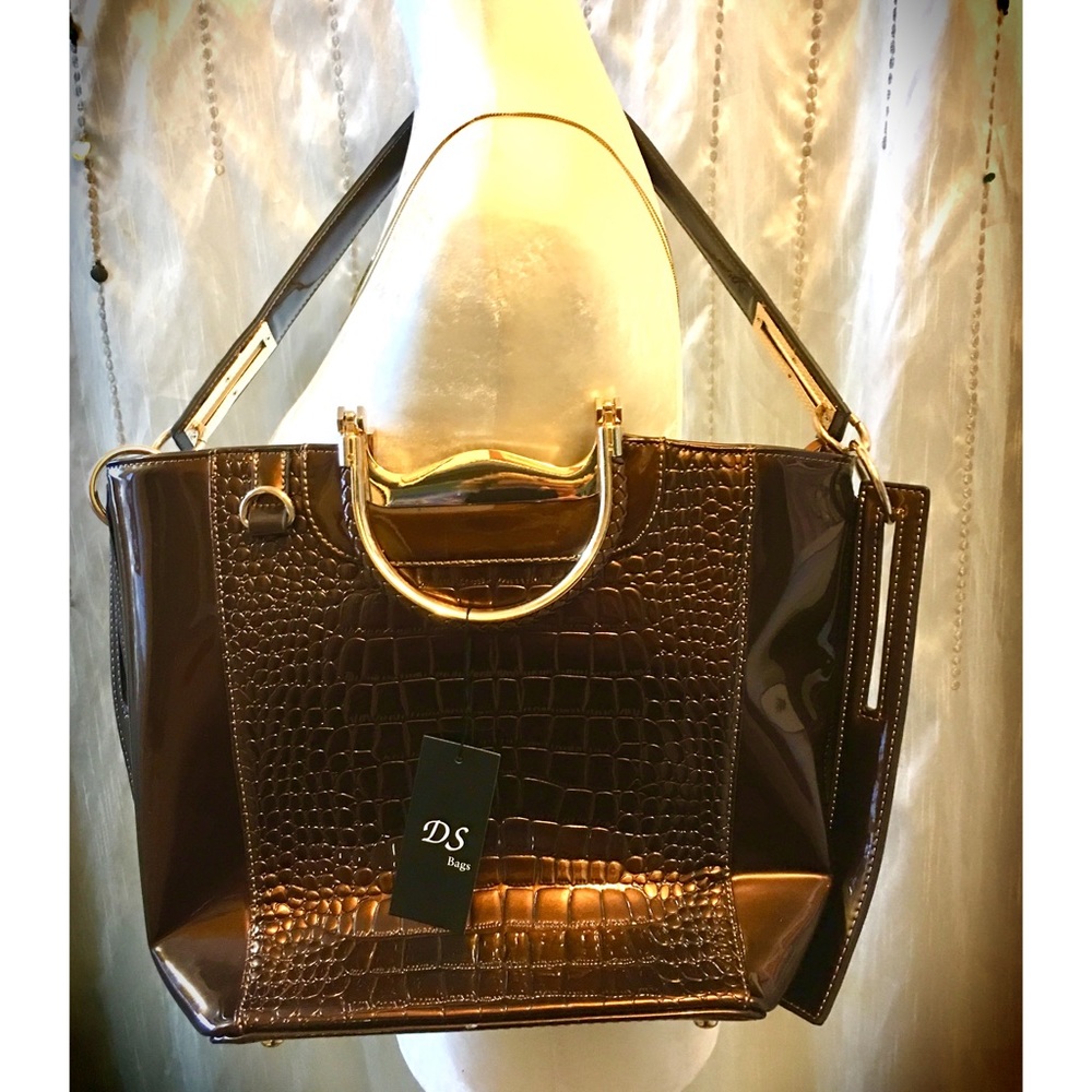 Shiny & new bronze DS handbag 🦋
