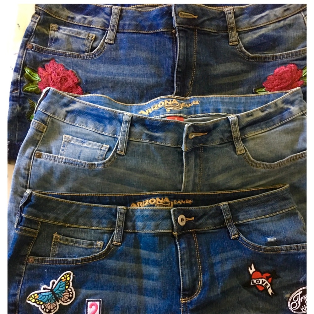 Adorable and unique Arizona Jean shorts 🦋