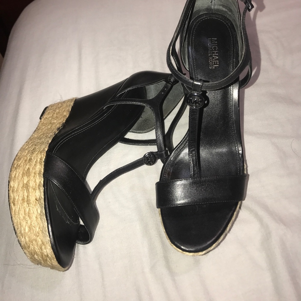 Black wedges