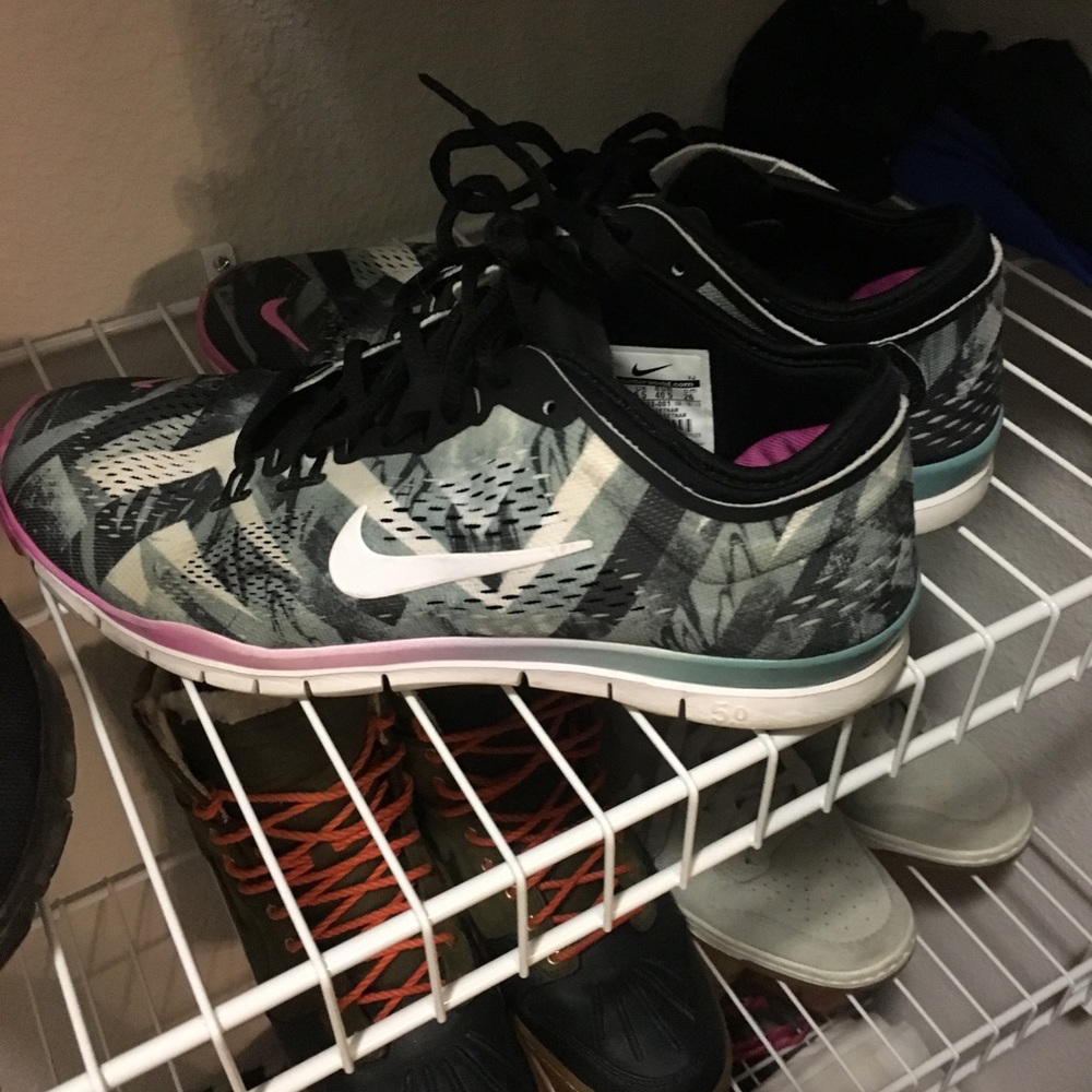 Training Shoes - Picture 3 of 6