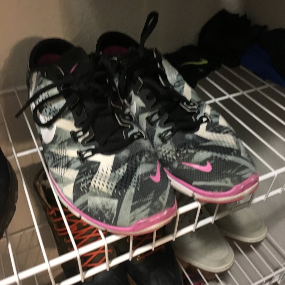 Training Shoes - Picture 4 of 6